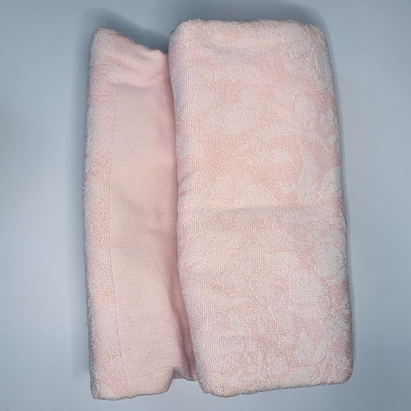 Balenciaga 100% Cotton Towel Bed Sheet in Pink - Picture 3 of 14